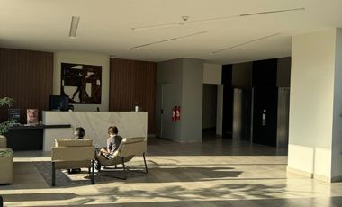 ARRIENDO OFICINA MODERNA EN EDIFICIO DA VINCI, PUERTAS DE CHICUREO, PLANTA LIBRE + 2 ESTACIONAMIENTOS