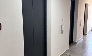 ARRIENDO OFICINA MODERNA EN EDIFICIO DA VINCI, PUERTAS DE CHICUREO, PLANTA LIBRE + 2 ESTACIONAMIENTOS