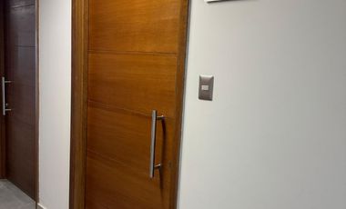 ARRIENDO OFICINA MODERNA EN EDIFICIO DA VINCI, PUERTAS DE CHICUREO, PLANTA LIBRE + 2 ESTACIONAMIENTOS
