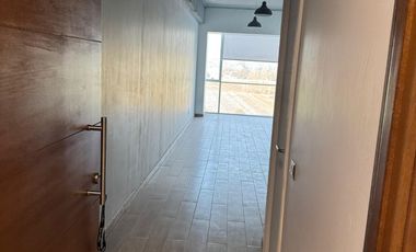 ARRIENDO OFICINA MODERNA EN EDIFICIO DA VINCI, PUERTAS DE CHICUREO, PLANTA LIBRE + 2 ESTACIONAMIENTOS