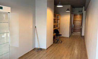 ARRIENDO OFICINA MODERNA EN EDIFICIO DA VINCI, PUERTAS DE CHICUREO, PLANTA LIBRE + 2 ESTACIONAMIENTOS
