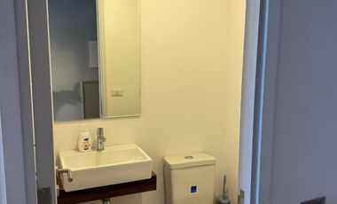 ARRIENDO OFICINA MODERNA EN EDIFICIO DA VINCI, PUERTAS DE CHICUREO, PLANTA LIBRE + 2 ESTACIONAMIENTOS