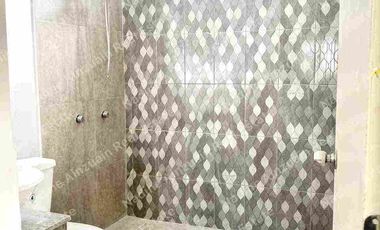 SE VENDE EDIFICIO DE 3 DEPARTAMENTOS AMPLIOS, AMUEBLADOS Y EQUIPADOS.UBICADO EN ZONA SUR POR AV. 135. CANCÚN, QUINTANA ROO.