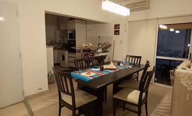 EN VENTA / CASA / DOS DORMITORIOS/ PATIO / COCHERA -