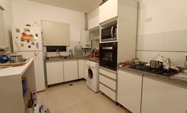 EN VENTA / CASA / DOS DORMITORIOS/ PATIO / COCHERA -