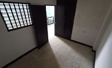 Loca para empresas , bodega y oficinas – Centro de Santa Marta  3 Pisos | Excelente Ubicación | Ideal para Negocio e Inversión