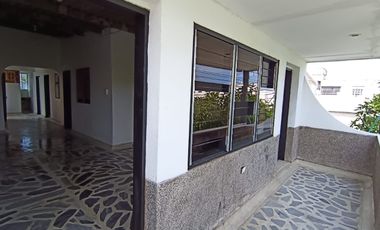 Loca para empresas , bodega y oficinas – Centro de Santa Marta  3 Pisos | Excelente Ubicación | Ideal para Negocio e Inversión