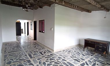 Loca para empresas , bodega y oficinas – Centro de Santa Marta  3 Pisos | Excelente Ubicación | Ideal para Negocio e Inversión