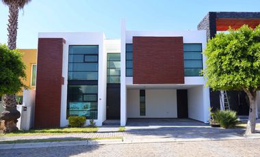 Casa en Renta, Lomas de Angelópolis I, Retorno Bali N.7, Clúster 222, Puebla.