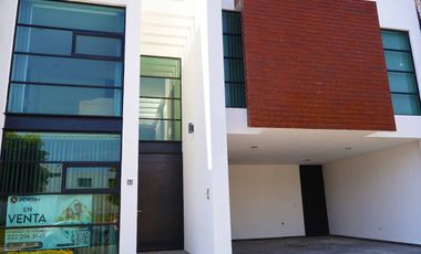 Casa en Renta, Lomas de Angelópolis I, Retorno Bali N.7, Clúster 222, Puebla.