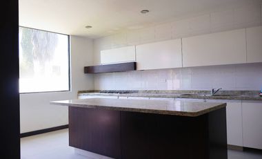 Casa en Renta, Lomas de Angelópolis I, Retorno Bali N.7, Clúster 222, Puebla.