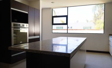 Casa en Renta, Lomas de Angelópolis I, Retorno Bali N.7, Clúster 222, Puebla.