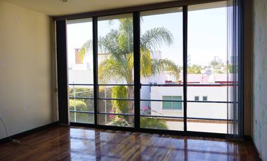 Casa en Renta, Lomas de Angelópolis I, Retorno Bali N.7, Clúster 222, Puebla.