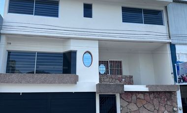 En VENTA Casa en el Fracc. Floresta sobre Avenida
