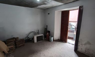 VENDO CASA VIEJA CENTRICA, BARATA, EN EL CENTRO DE SAN MIGUEL DE ALLENDE, CON VISTAS ESPECTACULARES A LAS IGLESIAS DEL CENTRO DE LA CIUDAD