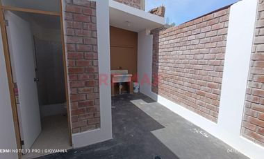 Se Alquila Casa En Residencial La Angostura - Ideal Para Vivienda U Oficina