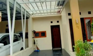 DIJUAL CEPAT! Turun Harga Drastis! Rumah Full Furnished Siap Huni di Perumahan Colomadu Karanganyar
