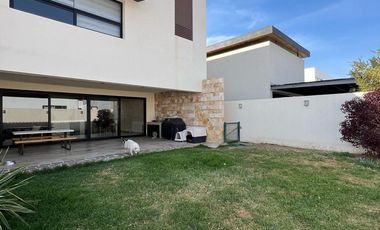 Casa en venta de 4 recámaras en El molino Condominio 15