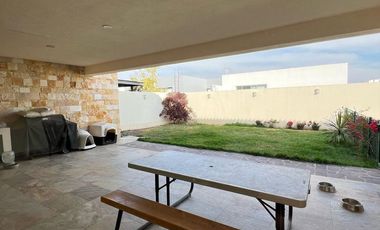Casa en venta de 4 recámaras en El molino Condominio 15
