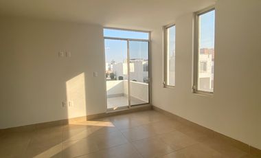 Casa modelo grande en venta en Danubio Azul zona norte