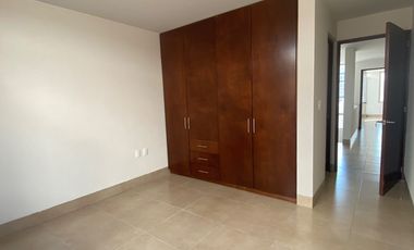 Casa modelo grande en venta en Danubio Azul zona norte