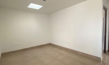 Casa modelo grande en venta en Danubio Azul zona norte