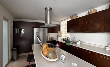 Casa modelo grande en venta en Danubio Azul zona norte