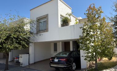 Casa modelo grande en venta en Danubio Azul zona norte