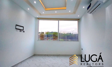 Casa nueva semi amoblada en renta en urbanización privada con piscina, Av. Circunvalación Manta, Ecuador