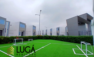 Casa nueva semi amoblada en renta en urbanización privada con piscina, Av. Circunvalación Manta, Ecuador