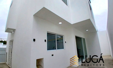 Casa nueva semi amoblada en renta en urbanización privada con piscina, Av. Circunvalación Manta, Ecuador