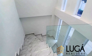 Casa nueva semi amoblada en renta en urbanización privada con piscina, Av. Circunvalación Manta, Ecuador