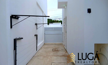 Casa nueva semi amoblada en renta en urbanización privada con piscina, Av. Circunvalación Manta, Ecuador