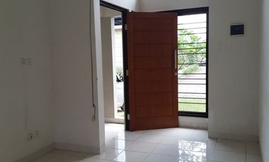 Rumah Sejuk Dan Asri di Sebrang SD Lazuardi, Cinere, Depok.
