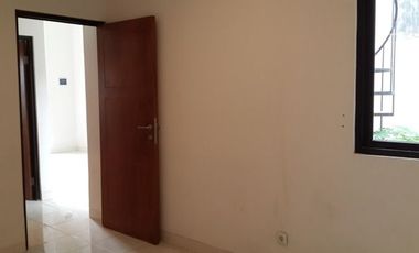 Rumah Sejuk Dan Asri di Sebrang SD Lazuardi, Cinere, Depok.