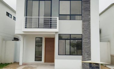 Casa de venta en la Urbanización La Joya, 4 dormitorios, 131 m2.