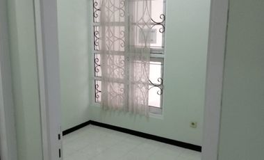 Rumah Sidoarjo Puri Surya Jaya Dikontrakan Dekat Sekolahan