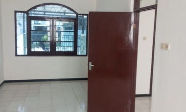 Disewakan Rumah di Jl. Manggis X, Pondok Tjandra Indah, dekat club house