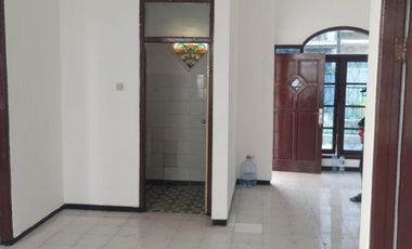 Disewakan Rumah di Jl. Manggis X, Pondok Tjandra Indah, dekat club house