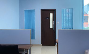 Ruko baru renovasi lokasi strategis pinggir jalan raya di Pondok Kelapa Jakarta Timur