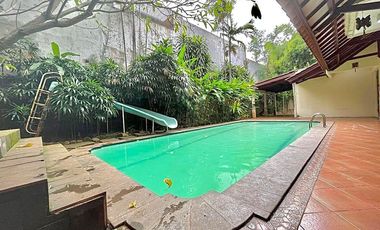Sewa Rumah Paling Murah di Bangka Kemang – Lahan 800 m², Parkir Luas, Ada Kolam Renang