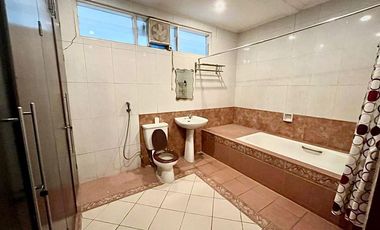 Sewa Rumah Paling Murah di Bangka Kemang – Lahan 800 m², Parkir Luas, Ada Kolam Renang