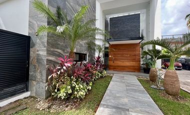 SE VENDE CASA EN RESIDENCIAL VILLA MAGNA CANCUN