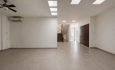 SE VENDE CASA EN RESIDENCIAL VILLA MAGNA CANCUN