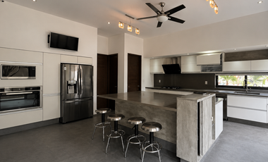SE VENDE CASA EN RESIDENCIAL VILLA MAGNA CANCUN