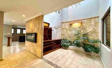 Casa en Venta . Cuenca