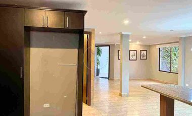 Casa en Venta . Cuenca