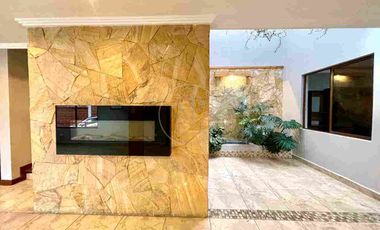 Casa en Venta . Cuenca