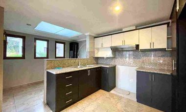 Casa en Venta . Cuenca