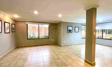 Casa en Venta . Cuenca